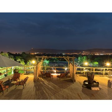Lais Puzzle - Hölzerne Veranda mit Blick auf den Lubango-See und die Berge. Nachtaufnahme. Angola - 40, 100, 200, 500, 1.000 & 2.000 Teile