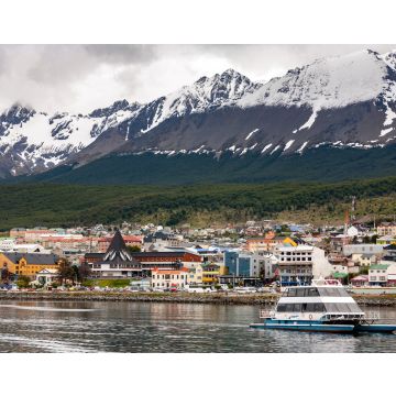 Lais Puzzle - Der Hafen von Ushuaia im Beagle-Kanal in Feuerland im Süden Argentiniens. Ushuaia ist die südlichste Stadt der Welt und ist heute ein beliebter Ausgangspunkt für Antarktis-Kreuzfahrtschiffe - 40, 100, 200, 500, 1.000 & 2.000 Teile
