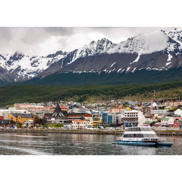 Lais Puzzle - Der Hafen von Ushuaia im Beagle-Kanal in Feuerland im Süden Argentiniens. Ushuaia ist die südlichste Stadt der Welt und ist heute ein beliebter Ausgangspunkt für Antarktis-Kreuzfahrtschiffe - 1.000 Teile
