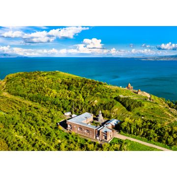Lais Puzzle - Surb Hakob-Kapelle und Sevanavank-Kloster im Sewansee in Armenien - 1.000 Teile