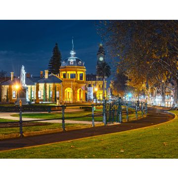 Lais Puzzle - Bendigo, Victoria, Australien - Soldiers Memorial Institute Militärmuseum mit historischem Postamt im Hintergrund - 40, 100, 200, 500, 1.000 & 2.000 Teile