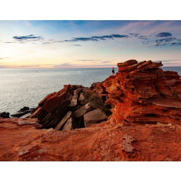 Lais Puzzle - Eine weit entfernte Gestalt blickt über den Ozean am Gantheaume Point, Broome - 40, 100, 200, 500, 1.000 & 2.000 Teile