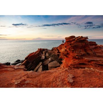 Lais Puzzle - Eine weit entfernte Gestalt blickt über den Ozean am Gantheaume Point, Broome - 1.000 Teile