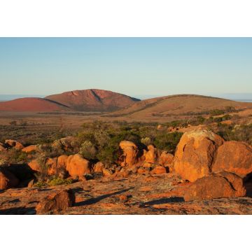 Lais Puzzle - Ein Felsvorsprung zwischen anderen Felsen unter blauem Himmel im australischen Outback - 1.000 Teile