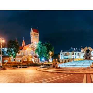 Lais Puzzle - Minsk, Weißrussland. Nachtansicht Kirche der Heiligen Simon und Helena oder Rote Kirche - 40, 100, 200, 500, 1.000 & 2.000 Teile