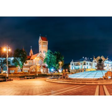 Lais Puzzle - Minsk, Weißrussland. Nachtansicht Kirche der Heiligen Simon und Helena oder Rote Kirche - 1.000 Teile