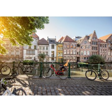 Lais Puzzle - Blick auf die Uferpromenade mit schönen alten Gebäuden und Fahrrädern im Morgenlicht in der Stadt Gent, Belgien - 1.000 Teile