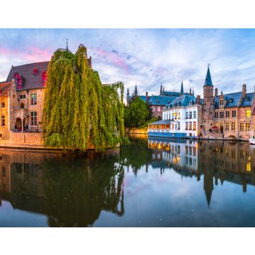 Lais Puzzle - Sonnenuntergangspanorama des Stadtzentrums von Brügge, das oft als das Venedig des Nordens bezeichnet wird, mit dem berühmten Rozenhoedkaai, der in der schönen Dämmerung beleuchtet ist, Provinz Westflandern, Belgien - 40, 100, 200, 500, 1...