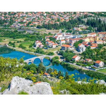 Lais Puzzle - Herrliche Aussicht auf Trebinje von der Höhe des antiken Tempels von Hercegovachka-Gracanica - 40, 100, 200, 500, 1.000 & 2.000 Teile