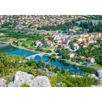 Lais Puzzle - Herrliche Aussicht auf Trebinje von der Höhe des antiken Tempels von Hercegovachka-Gracanica - 1.000 Teile