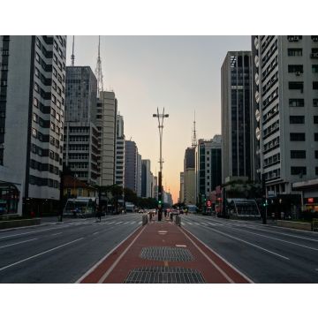 Lais Puzzle - Avenida Paulista in Sao Paulo, bei Sonnenuntergang. Gebäude und Verkehr im Finanzzentrum - 40, 100, 200, 500, 1.000 & 2.000 Teile