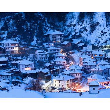 Lais Puzzle - Schneemärchen in Bulgarien. Die Nacht geht über dem Dorf Shiroka Laka unter, Bulgarien - 40, 100, 200, 500, 1.000 & 2.000 Teile