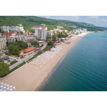 Lais Puzzle - Luftaufnahme des Strandes und der Hotels in Golden Sands, Zlatni Piasaci. Beliebter Ferienort in der Nähe von Varna, Bulgarien - 1.000 Teile