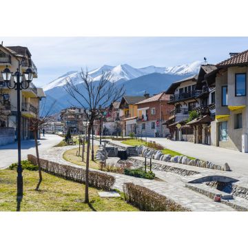 Lais Puzzle - Gotse Delchev Straße und Promenade in der Bergstadt Bansko, heute der größte Bergferienort Bulgariens. Im Hintergrund das Pirin-Gebirge - 1.000 Teile
