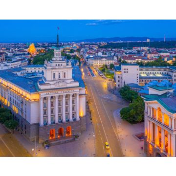 Lais Puzzle - Sonnenuntergangsansicht des Largo-Platzes in Sofia mit dem Gebäude der Nationalversammlung (auf dem Bild in kyrillischer Schrift), Bulgarien - 40, 100, 200, 500, 1.000 & 2.000 Teile