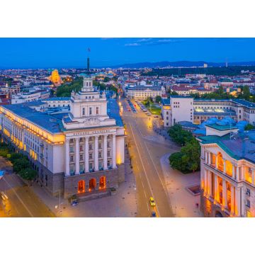 Lais Puzzle - Sonnenuntergangsansicht des Largo-Platzes in Sofia mit dem Gebäude der Nationalversammlung (auf dem Bild in kyrillischer Schrift), Bulgarien - 1.000 Teile