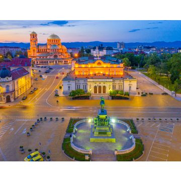 Lais Puzzle - Nachtansicht der Nationalversammlung der Republik Bulgarien und der Alexander-Newski-Kathedrale in Sofia. Das Schild bedeutet: "Einigkeit macht stark - 40, 100, 200, 500, 1.000 & 2.000 Teile