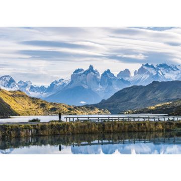 Lais Puzzle - Schöner Panoramablick kleine Menschen stehen am Dock aus dem See mit Cuernos, Horn Berge Spitze mit linsenförmigen Wolke im Herbst, Torres del Paine Nationalpark, Süd-Patagonien, Chile - 1.000 Teile