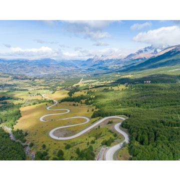 Lais Puzzle - Luftaufnahme der geschwungenen Asphaltstraße durch die Berge. Carretera Austral Straße in der Nähe des Cerro Castillo Nationalparks. Chile - 40, 100, 200, 500, 1.000 & 2.000 Teile