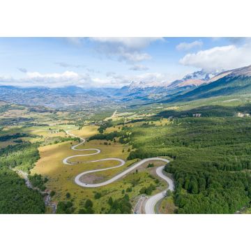 Lais Puzzle - Luftaufnahme der geschwungenen Asphaltstraße durch die Berge. Carretera Austral Straße in der Nähe des Cerro Castillo Nationalparks. Chile - 1.000 Teile