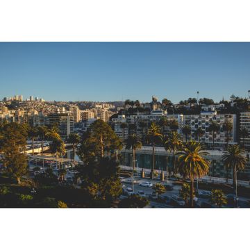 Lais Puzzle - Abendlicher Blick auf die Skyline der Hügel von Valparaiso und Viña del Mar mit schönem Sonnenuntergangslicht und dem Fluss Marga Marga, Chile - 2.000 Teile