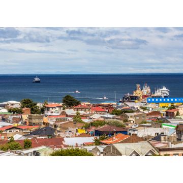 Lais Puzzle - Luftaufnahme der Stadt Punta Arenas mit der Magellanstraße im Hintergrund (Mirador Cerro De La Cruz). Skyline von Punta Arenas, Patagonia Chilena, Chile - 1.000 Teile