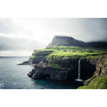 Lais Puzzle - Gasadalur Dorf und schöner Wasserfall. Vagar, Färöer Inseln, Dänemark - 2.000 Teile