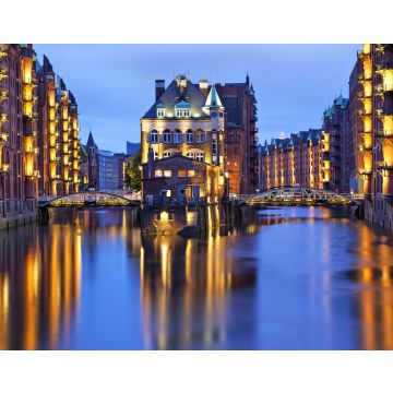 Lais Puzzle - Beleuchtetes Haus und zwei Bräute in der Speicherstadt, Hamburg - 40, 100, 200, 500, 1.000 & 2.000 Teile
