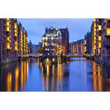 Lais Puzzle - Beleuchtetes Haus und zwei Bräute in der Speicherstadt, Hamburg - 2.000 Teile