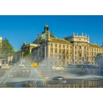 Lais Puzzle - Blick auf den Langerichtshof in München, versteckt hinter einem prächtigen Springbrunnen - 1.000 Teile