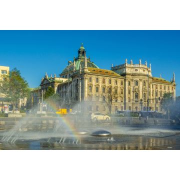 Lais Puzzle - Blick auf den Langerichtshof in München, versteckt hinter einem prächtigen Springbrunnen - 2.000 Teile