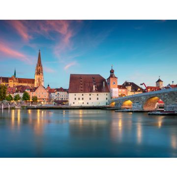 Lais Puzzle - Regensburg, Deutschland. Stadtbild von Regensburg, Deutschland während der blauen Stunde in der Dämmerung - 40, 100, 200, 500, 1.000 & 2.000 Teile