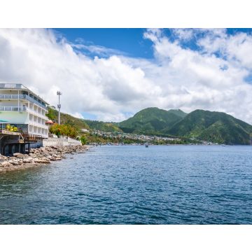 Lais Puzzle - Landschaft mit Küstenlinie am Hafen von Roseau auf Dominica - 40, 100, 200, 500, 1.000 & 2.000 Teile