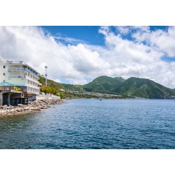 Lais Puzzle - Landschaft mit Küstenlinie am Hafen von Roseau auf Dominica - 1.000 Teile