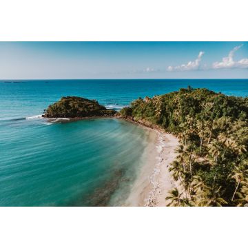 Lais Puzzle - Drohnen-Panoramablick auf den Paradiesstrand mit Sand- und Felsstrand, Palmen und blauem Wasser des Atlantiks, Las Terrenas, Samana, Dominikanische Republik - 2.000 Teile