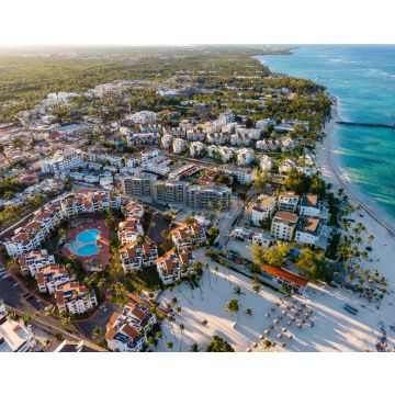 Lais Puzzle - Luftaufnahme eines Strandhotels mit Pools, Sonnenschirmen und blauem Wasser des Atlantischen Ozeans, Bavaro, Punta Cana, Dominikanische Republik - 40, 100, 200, 500, 1.000 & 2.000 Teile