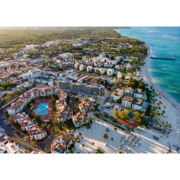 Lais Puzzle - Luftaufnahme eines Strandhotels mit Pools, Sonnenschirmen und blauem Wasser des Atlantischen Ozeans, Bavaro, Punta Cana, Dominikanische Republik - 1.000 Teile