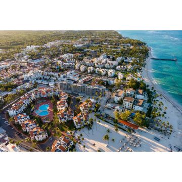 Lais Puzzle - Luftaufnahme eines Strandhotels mit Pools, Sonnenschirmen und blauem Wasser des Atlantischen Ozeans, Bavaro, Punta Cana, Dominikanische Republik - 2.000 Teile