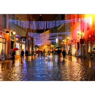 Lais Puzzle - Rainy Autumn Travel to Europe in the City Christmas Tallinn Old town street night light people walking with umbrellas rain drops reflection on wet asphalt soft blurred light lifestyle Tilt Shift - 1.000 Teile