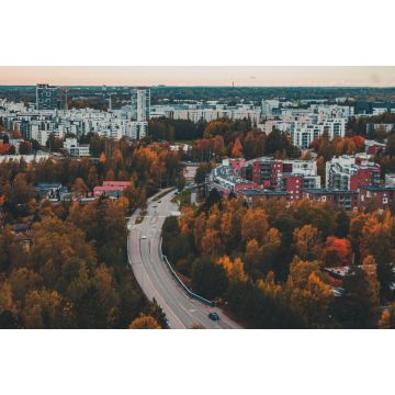 Lais Puzzle - Matinkylä im Herbst mit Bäumen und Häusern, Espoo, Finnland - 2.000 Teile
