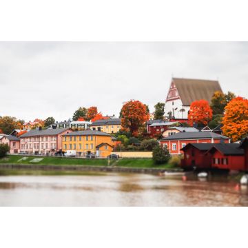 Lais Puzzle - Blick auf das alte Porvoo, Finnland. Schöne Herbstlandschaft der Stadt mit der Kathedrale von Porvoo und bunten Holzgebäuden - 2.000 Teile