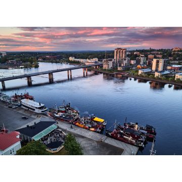 Lais Puzzle - Luftaufnahme von Retro-Dampfschiffen an der Anlegestelle am Fluss Pielisjoki in Joensuu, Finnland. Am Himmel erstaunlich hellen Sonnenuntergang - 1.000 Teile
