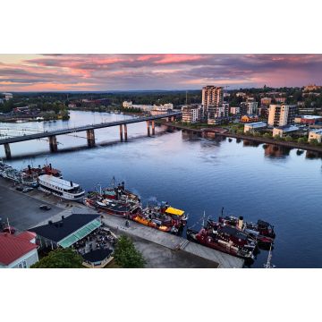 Lais Puzzle - Luftaufnahme von Retro-Dampfschiffen an der Anlegestelle am Fluss Pielisjoki in Joensuu, Finnland. Am Himmel erstaunlich hellen Sonnenuntergang - 2.000 Teile