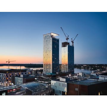 Lais Puzzle - Luftaufnahme der ersten Wolkenkratzer in Finnland im Stadtteil Kalasatama. Höchste Gebäude in Finnland - 40, 100, 200, 500, 1.000 & 2.000 Teile