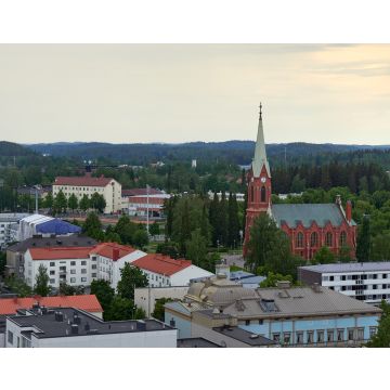 Lais Puzzle - Panorama der Stadt Mikkeli in Finnland vor dem Regen im Sommer: Dächer von Häusern, Horizont, Wald, lutherische Kirche - 40, 100, 200, 500, 1.000 & 2.000 Teile