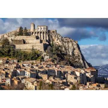 Lais Puzzle - Die Dächer von Sisteron mit seiner Zitadelle und seinen Befestigungsanlagen (Panorama). Alpes de Haute Provence, Südliche Alpen, Frankreich - 2.000 Teile