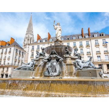 Lais Puzzle - Blick auf den königlichen Platz mit Brunnen und Kirchturm in der Stadt Nantes in Frankreich - 40, 100, 200, 500, 1.000 & 2.000 Teile
