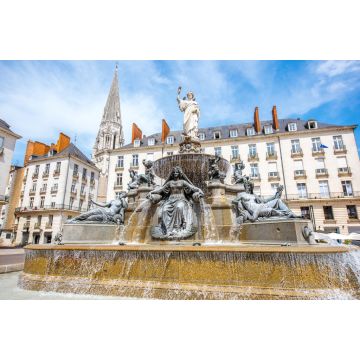 Lais Puzzle - Blick auf den königlichen Platz mit Brunnen und Kirchturm in der Stadt Nantes in Frankreich - 2.000 Teile