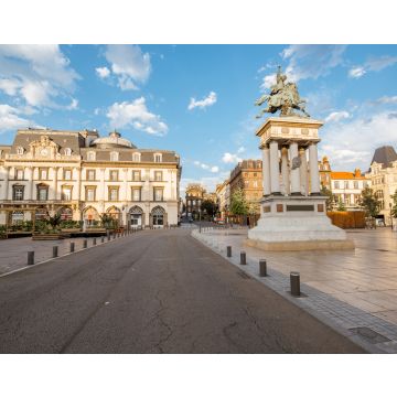 Lais Puzzle - Blick auf den Jaude-Platz mit Statue während des Sonnenuntergangs in der Stadt Clermont-Ferrand in Zentralfrankreich - 40, 100, 200, 500, 1.000 & 2.000 Teile