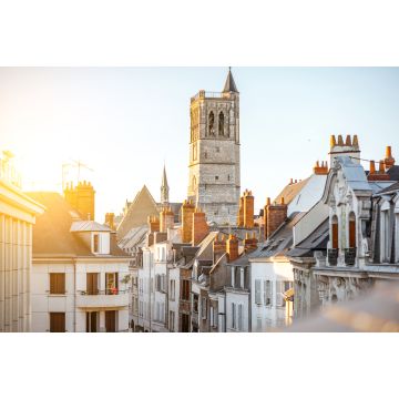 Lais Puzzle - Blick von oben auf die alten Gebäude und den Kirchturm in Orleans bei Sonnenuntergang in Zentralfrankreich - 2.000 Teile